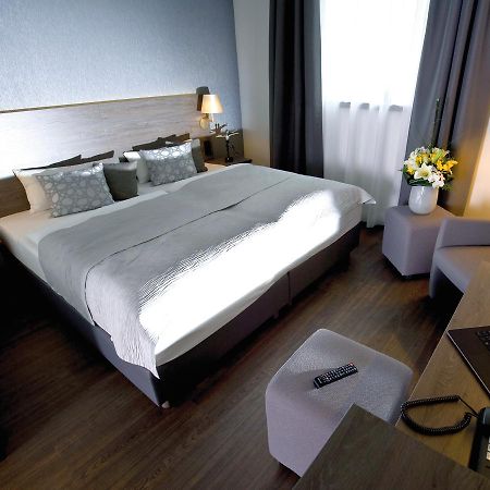 Hotel Eislinger Tor Айзлинген Экстерьер фото