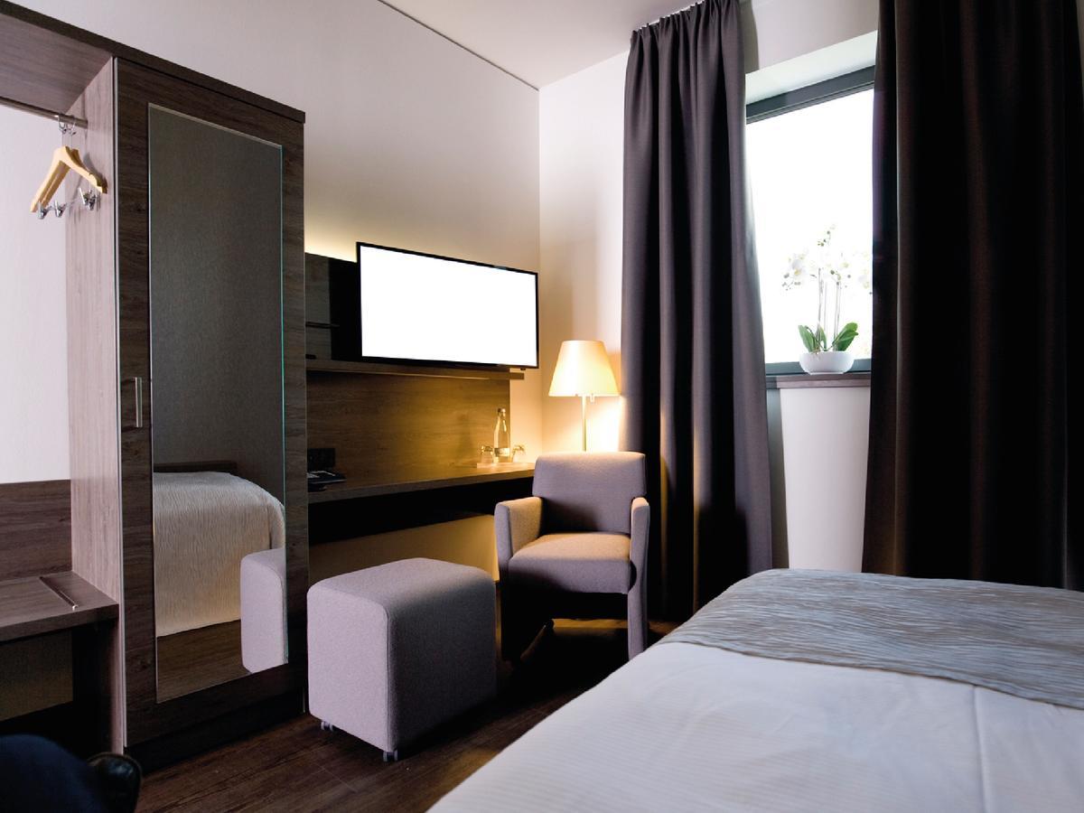 Hotel Eislinger Tor Айзлинген Экстерьер фото