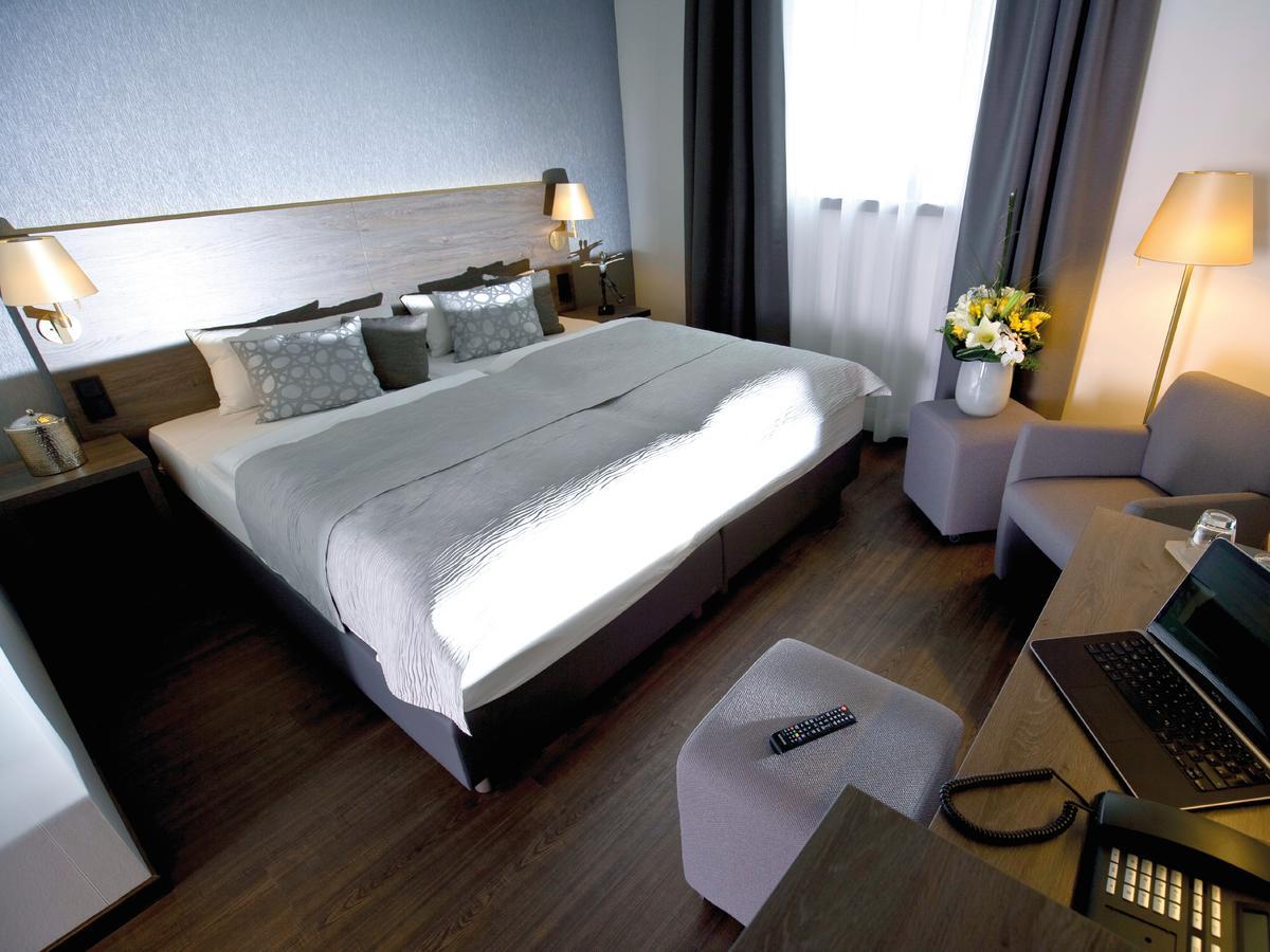 Hotel Eislinger Tor Айзлинген Экстерьер фото